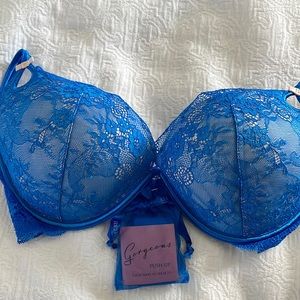 NWT VICTORIA’S SECRET PUSH-UP BRA. Sz: 36DD.